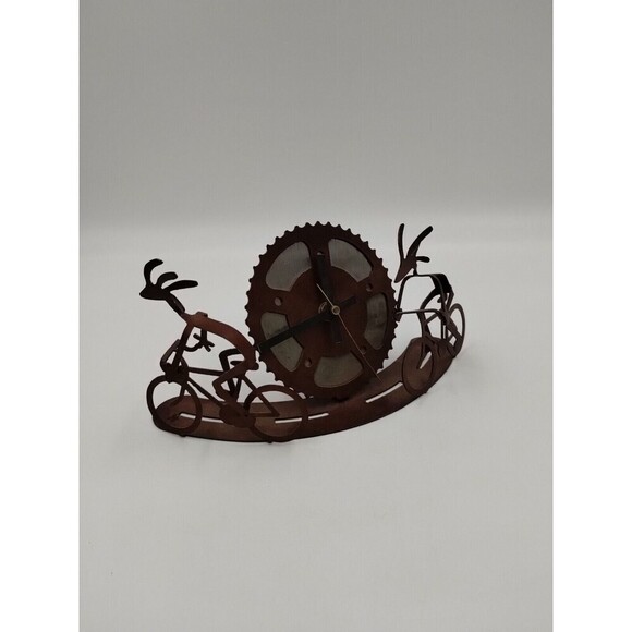 Desk, Mantle, Shelf Gear Gears Clock with Cyclists Bicycles Rust Look Steampunk - Picture 1 of 10